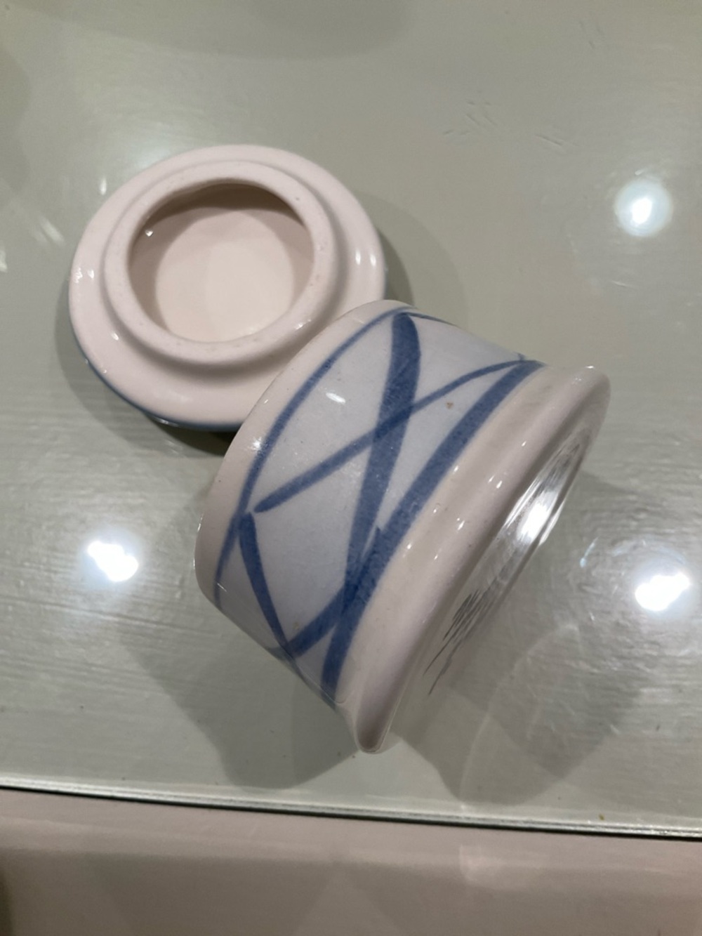 Beautiful, Mint Gail Pittman keepsake box.  Blue and creamy white.  Wonderful. - Picture 5 of 5